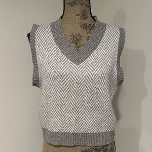 Sincerely Jules Gray and White Chevron Knit v neck sweater Vest Size XS